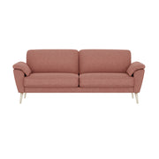 Ilona 2 - 3 istuttava sohva roosan värisellä AC Otaru 324 -kankaalla ja luonnonvärisillä 18 cm korkeilla vinoilla pyöreäkartiojaloilla. Kuvan sohvassa on 17 cm leveät KNT-käsinojat.