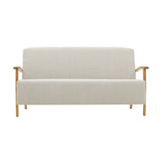 Isla 3-istuttava sohva beigen värisellä Laviano 100 -kankaalla ja luonnonvärisillä puuosilla.