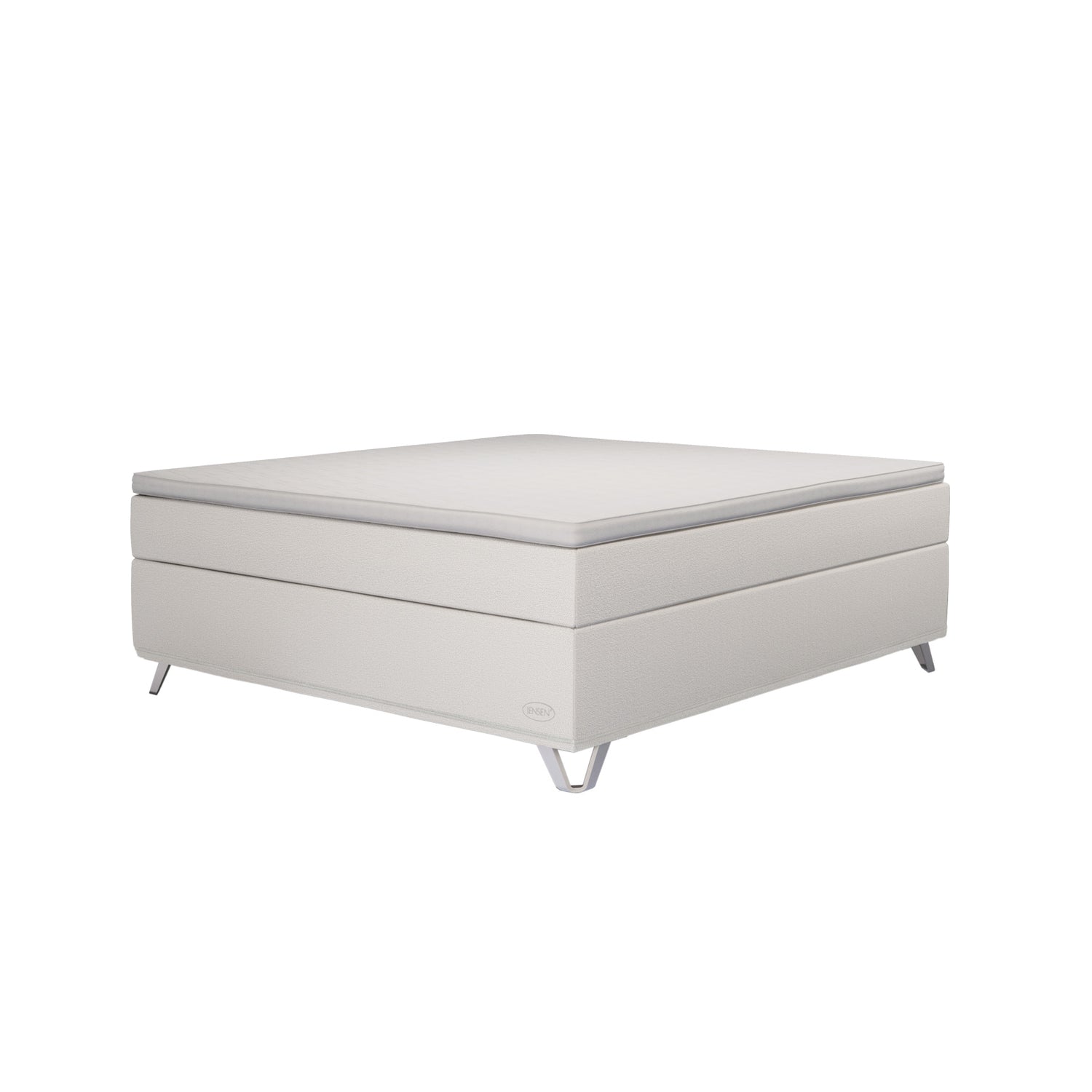  Kuvassa on Jensen Carat -jenkkisänky beigellä verhoiluvärillä, TempSmart-sijauspatjalla ja 14 cm korkeilla kiillotuilla alumiinisilla kolmiojaloilla, sekä erikseen myytävällä Virgo Decor -sängynpäädyllä. Stemma-myymälässä sinulla on mahdollisuus kokeilla eri vaihtoehtoja ja räätälöidä juuri tarpeisiisi sopiva sänkykokokonaisuus.