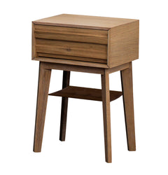 Tammenvärinen Jensen Eicon -yöpöytä. Yöpöydässä on nahasta valmistettu hyllytaso.