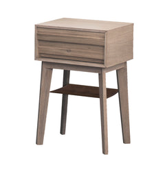 Kuultovalkoinen Jensen Eicon -yöpöytä. Yöpöydässä on nahasta valmistettu hyllytaso.