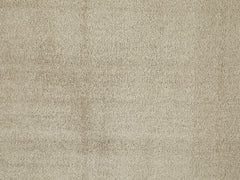 Julian taipuisa nukkapinta tuntuu ihanalta paljaan jalan alla ja tekee matosta eläväisen näköisen. Kuvassa beige väri.