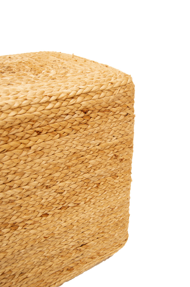 Boheemissa luonnonvärisessä Juutti-rahissa on kaunis punottu pinta.