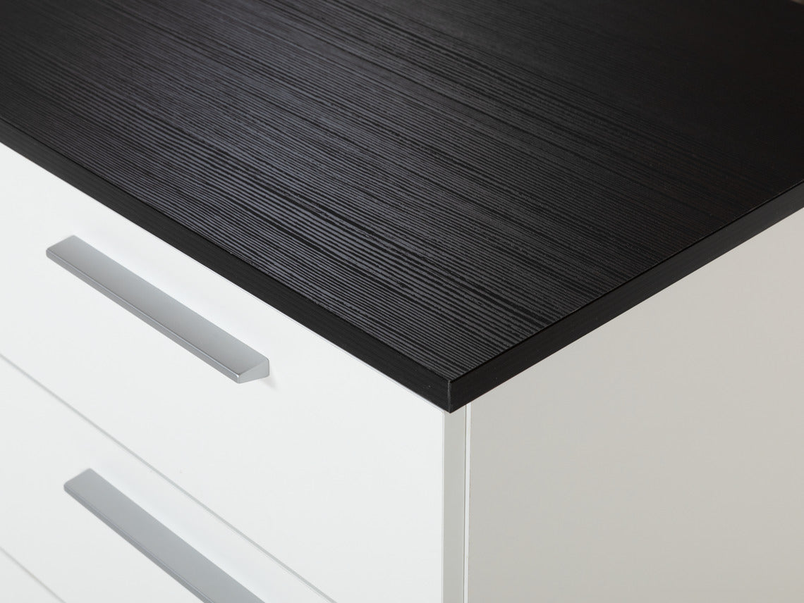 Lähikuva Karo-kalusteiden mustasta kansivaihtoehdosta.