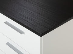 Lähikuva Karo-kalusteiden mustasta kansivaihtoehdosta.