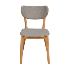 Kato-taivutetuoli tammen värisenä, harmailla istuimen ja selkänojan kangasverhoiluilla.