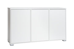 Kuvassa on 144 cm leveä kokovalkoinen Kivi-senkki hopeanvärisillä muovijaloilla.