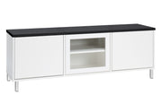 Kuvassa on 144 cm leveä valkoinen Kivi-sarjan tv-taso mustalla kannella ja valkoisilla metallijaloilla.