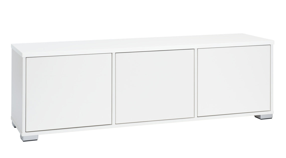 Kuvassa on 144 cm leveä kokovalkoinen Kivi-sarjan tv-taso hopeanvärisillä muovijaloilla.