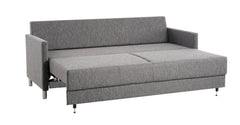 Lilja-vuodesohva antrasiitin värisellä Verde 19 -kankaalla. Kuvassa sohvan vuodemekanismi on avattuna, vuodekoko 188 x 133 cm. Kuvan sohva on poikkeuksellisesti kuvattu vakiona sohvaan kuuluvien mustien puujalkojen sijaan 10 cm korkeilla metallijaloilla.