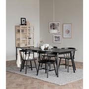 Kuvassa on musta Lotta-ruokapöytä 140 x 90 cm ja Carmen-tuolit. Rowicon Carmen-tuolit myydään erikseen.