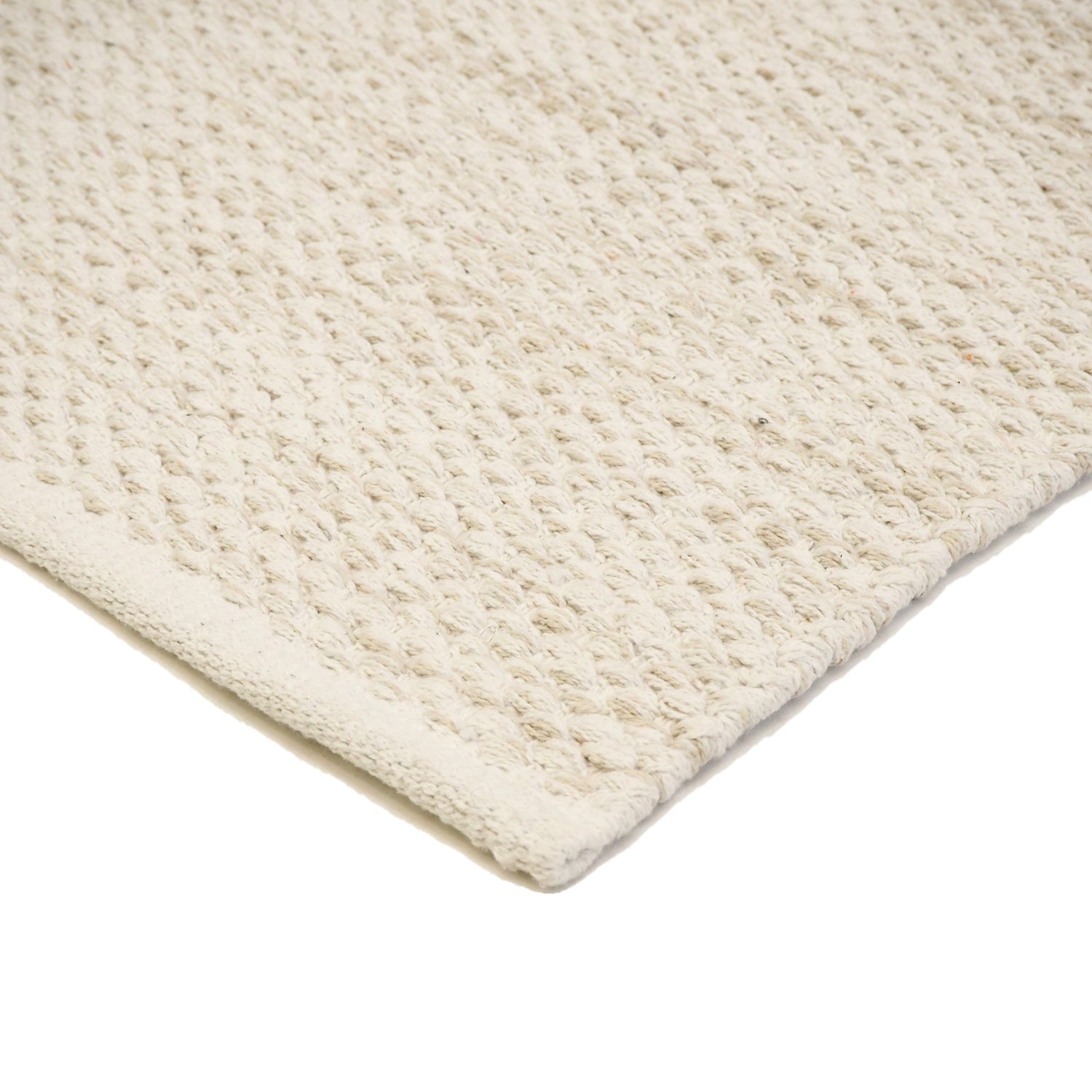 Lähikuva valkoisesta Lumme-puuvillamatosta