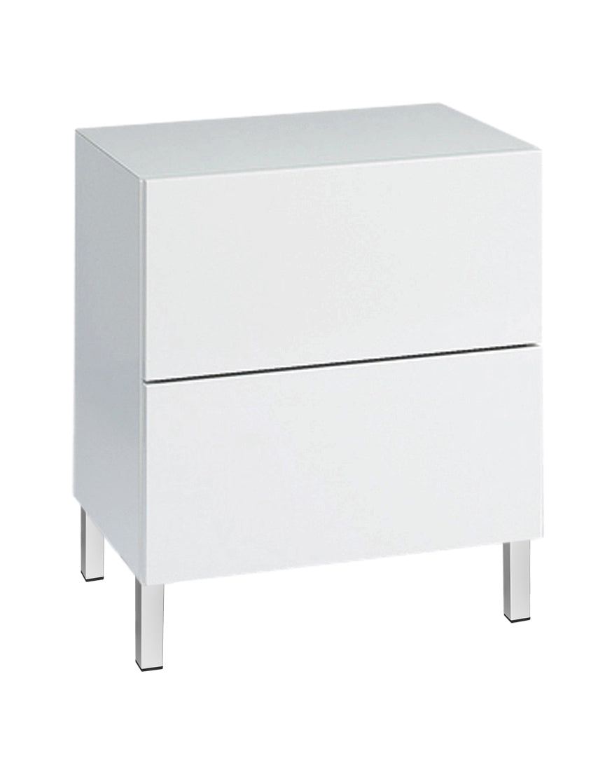 Kuvassa on 46 cm leveä korkeakiiltovalkoinen Lumo-lipasto valkoisilla metallijaloilla. Sarjan tuotteissa on valkoinen lasikansi.