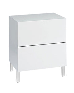 Kuvassa on 46 cm leveä korkeakiiltovalkoinen Lumo-lipasto valkoisilla metallijaloilla. Sarjan tuotteissa on valkoinen lasikansi.