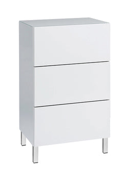 Kuvassa on 46 cm leveä korkeakiiltovalkoinen Lumo-lipasto valkoisilla metallijaloilla. Sarjan tuotteissa on valkoinen lasikansi.