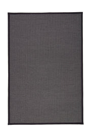 Eleganssi musta Lyyra2-puuvillapaperinarumatto valkoisella paperinarulla.