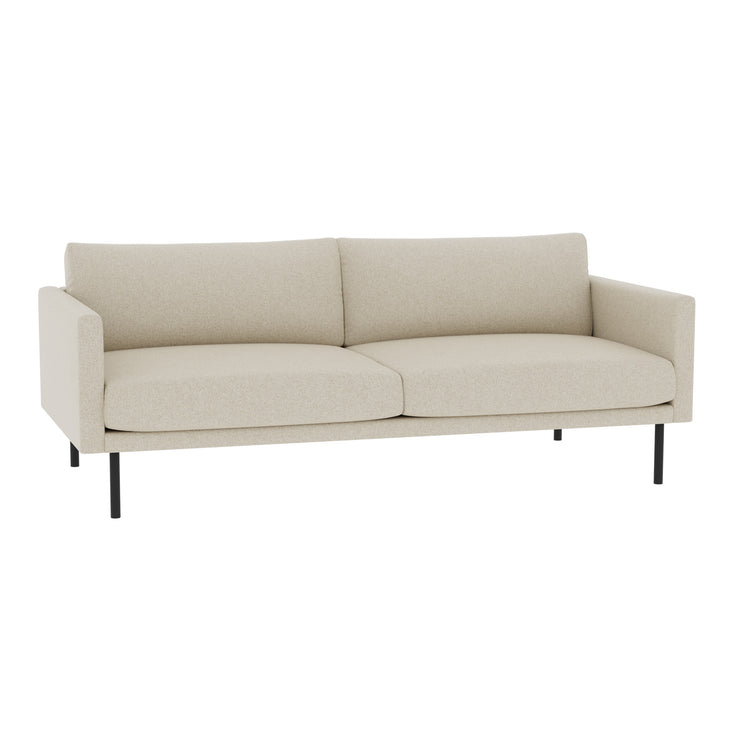 3-istuttava Malmö-sohva beigen värisellä Modena 05-kankaalla verhoiltuna. Sohvassa on mustat 21 cm korkeat metallijalat.
