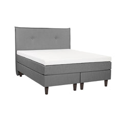 Tummanharmaa Meri Ergo -jenkkisänky 160 x 200 cm viskoelastisella Meri Ergo XL -sijauspatjalla ja wengen värisillä Royal-tammijaloilla. Kuvan Meri-sängynpääty myydään erikseen.