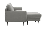Mila-divaanisohva, kulmadivaani vasemmalla. Kuvan sohva on harmaalla Coria 87 -kankaalla, sekä wengen värisillä pyöreäkartionmallisilla jaloilla.