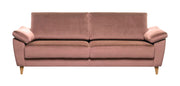 Monika 3-istuttava sohva roosan värisellä Luxor 30 -kangasverhoilulla ja puujaloilla.