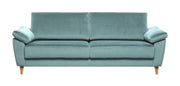 Monika 3-istuttava sohva Luxor 97 -kangasverhoilulla ja puujaloilla.