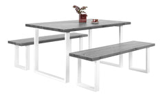 Venla-lankkupöytä 150 x 90 cm ja kaksi 150 cm Venla-penkkiä harmaalla kansivärillä ja suorilla valkoisilla metallijaloilla.