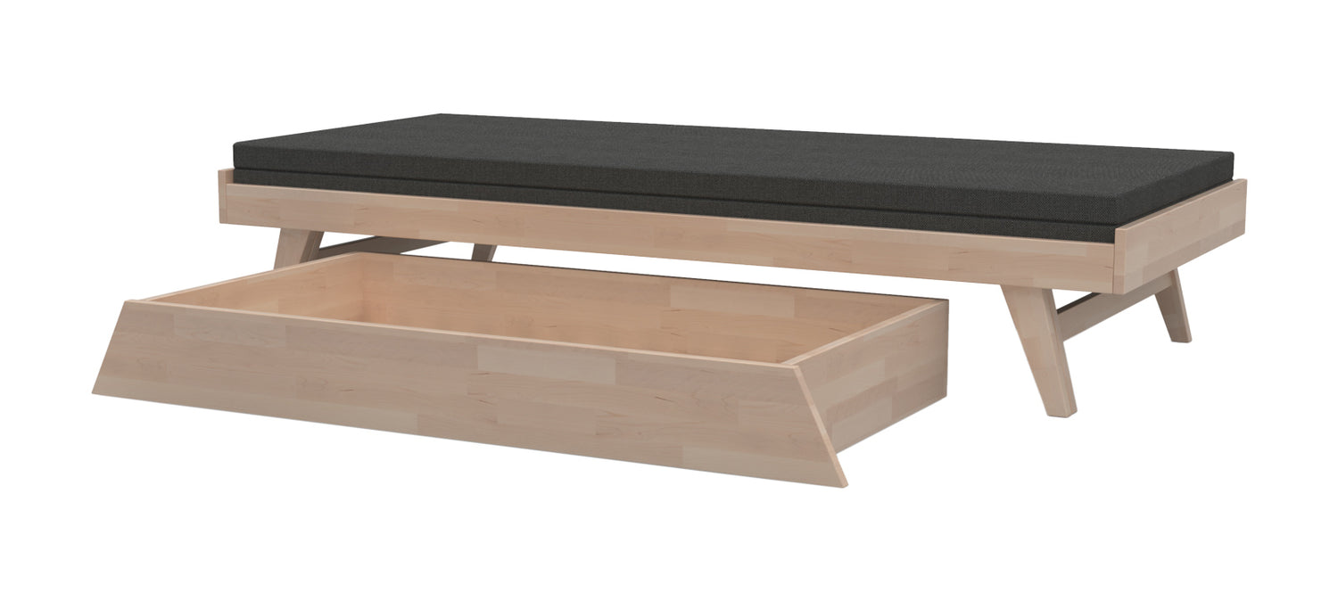 Kuvassa on koivunväriset Notte-vuodevaatelaatikko ja Notte 3h -divaanipuusohva 200 x 75 cm.