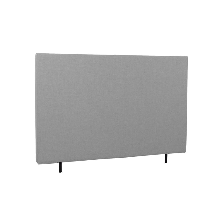 Sileä 160 cm leveä Hilding Original -sängynpääty korokejaloilla harmaana.