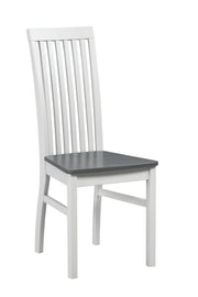 Valkoinen Petra-tuoli harmaaksi petsatulla istuimen kansiosalla.