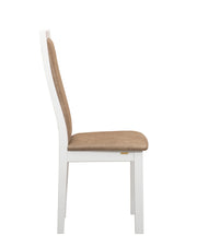 Valkoinen Pohjola Swing -tuoli vaaleanruskealla nahkaverhoilulla. Tuolin selkänojassa on kaareva muotoilu.