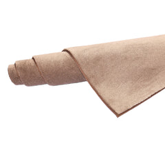 Kuvassa ruskea Puuteri-nukkamatto rullattuna.