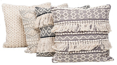 Riimu-sarjasta löydät useita erilaisia koristetyynyjä. Kuvassa on luonnonvalkoiset Pampula- ja Letti-tyynyt, sekä musta ja harmaa Hapsu-tyyny.