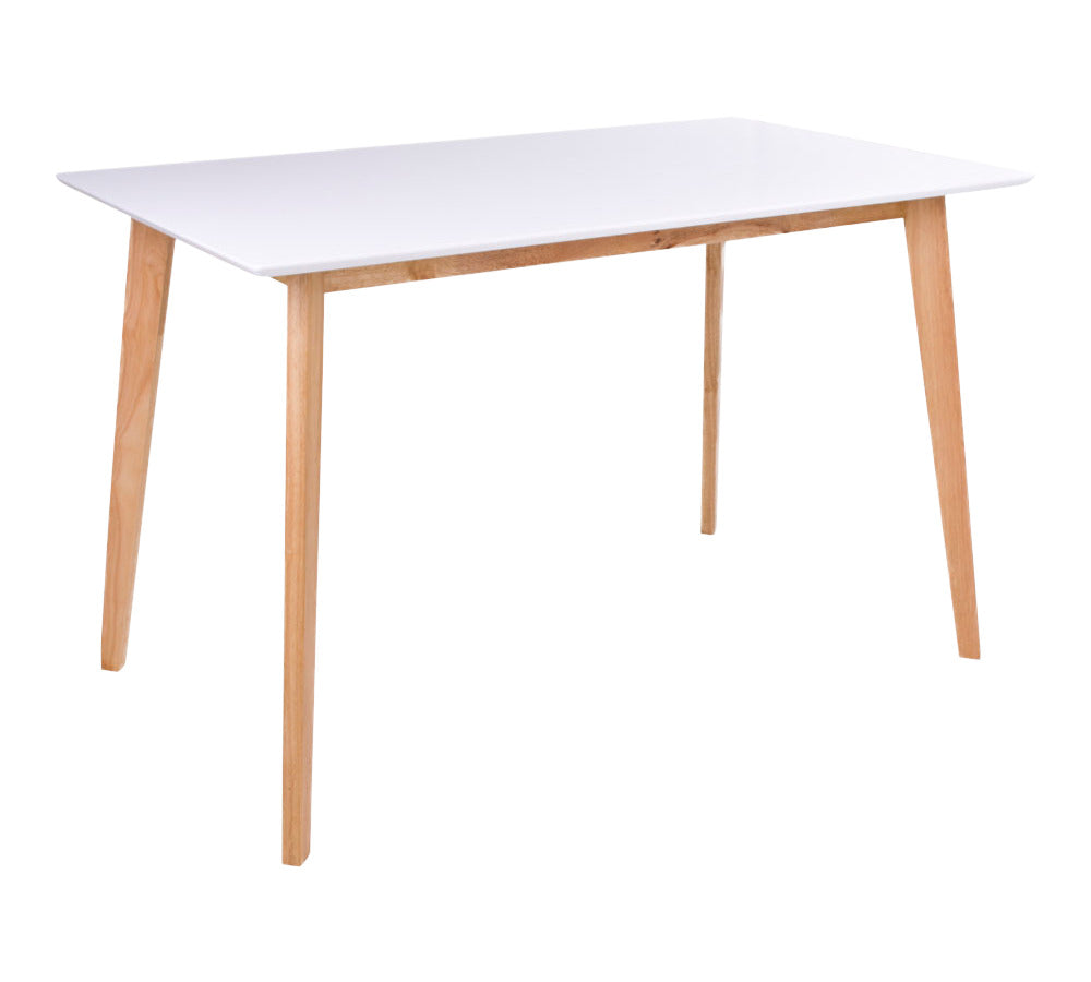 Kauniisti muotoiltu Rimini-ruokapöytä 120 x 70 cm luonnonvärisillä puujaoilla.