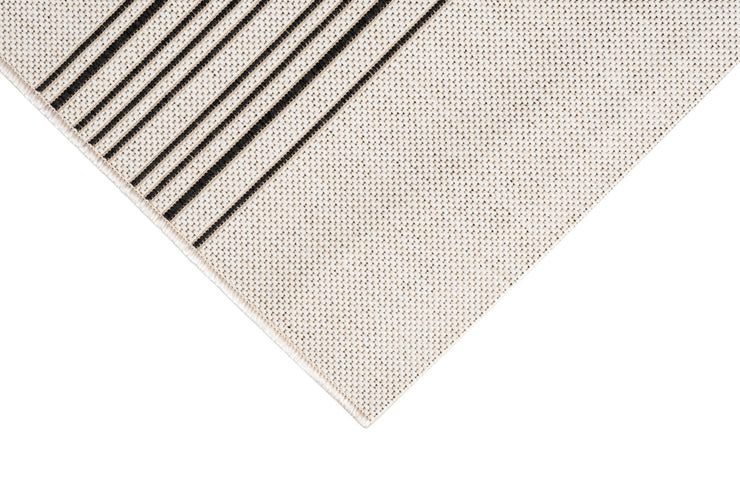 Lähikuva sileäksi kudotun Rytmi-maton pinnasta. Kuvassa valkoinen/musta väri.