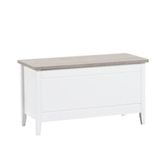 Saara-säilytysarkku valkosaarninvärisellä kannella.