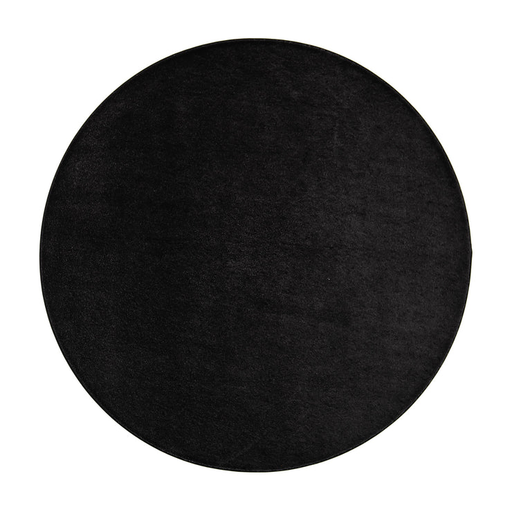 Pyöreä Satine-nukkamatto mustana.
