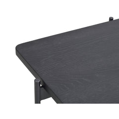 Lähikuva mustasta Shelton-sohvapöydästä.