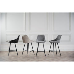 Sierra-baarituolia on saatavana harmaan ja tummanharmaan lisäksi myös beigen värisellä samettimaisella kangasverhoilulla.