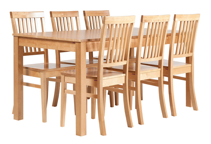 Sonja-ruokapöytä on kokonaisuudessaan 160 x 80 cm jatkettuna jatkopalalla (40 cm). Kuvan ruokaryhmässä on kuusi Sonja-tuolia jatketun pöydän kanssa.