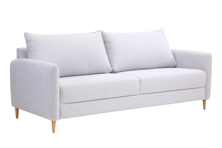 3-istuttava Stockholm-sohva vaaleanharmaalla Orient Aqua Clean Mystic 136 -kankaalla. Sohvassa on 12 cm korkeat luonnonväriset tammijalat.