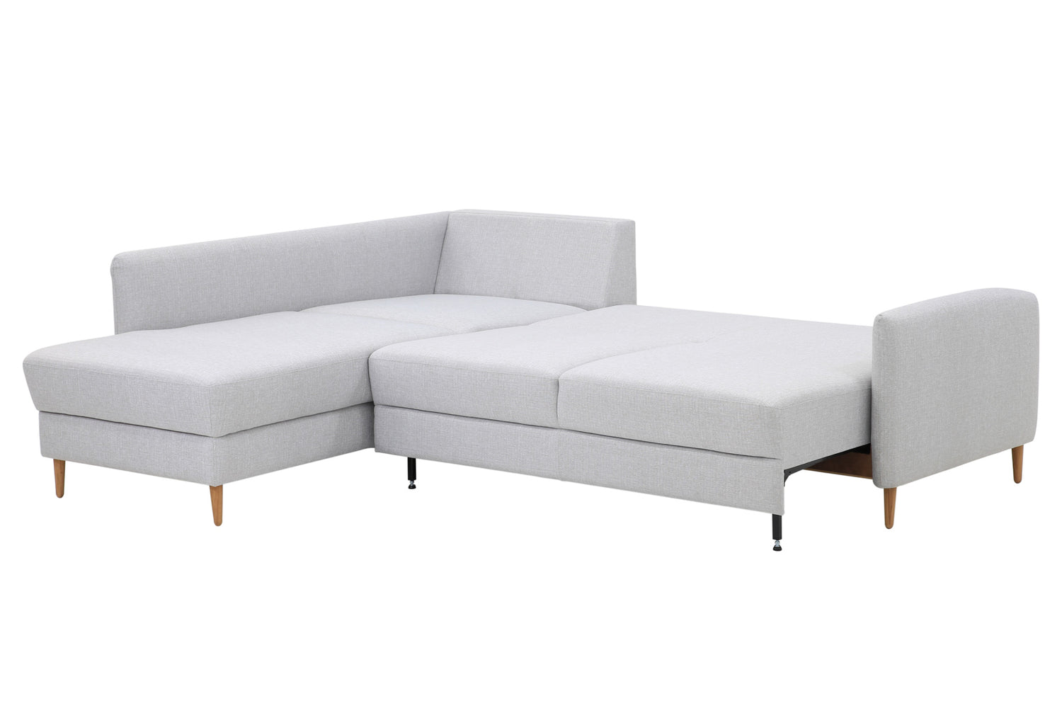 Kuvassa näkyy Stockholm-kulmavuodesohvan vuodemekanismin avattuna. Kuvan sohva on verkkokaupasta ja myymälöistämme saatavana olevalla vaaleanharmaalla Stark 607 -kankaalla ja vasemmanpuoleisella avokulmaosalla.