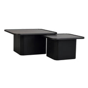 Sullivan-sohvapöydästä saat kaksiosaisen sarjapöydän yhdistämällä 60 cm ja 80 cm sohvapöydät. Kuvassa mustat Sullivan-sohvapöydät.