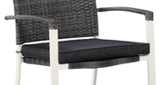 Suvi Kevyt -tuolin musta istuinpehmuste ja valkoinen/harmaa tuoli.