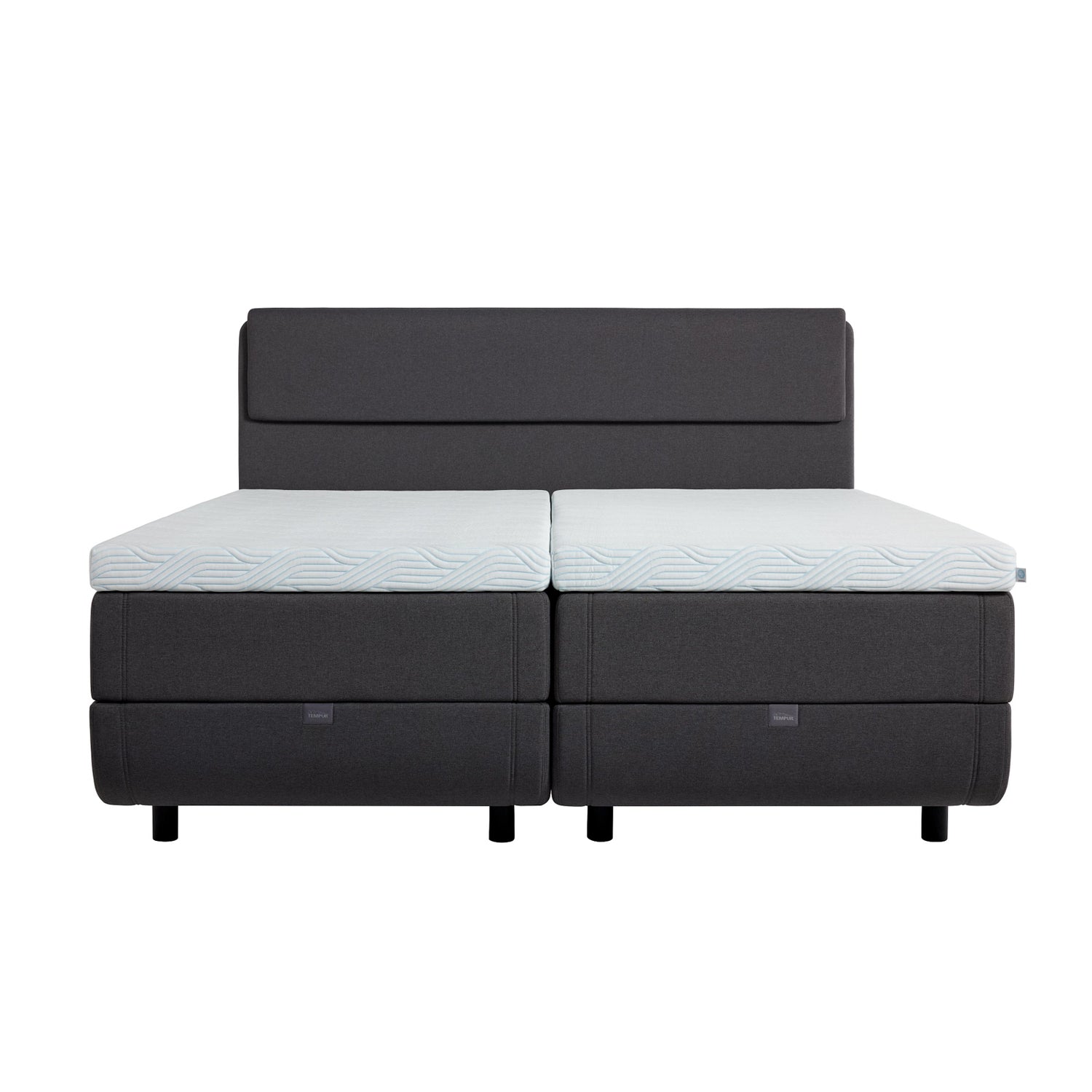 Kuvassa on 160 - 180 cm TEMPUR NORTH säätösänky grafiitinvärisellä Graphite-kangasverhoilulla ja TEMPUR Pro SmartCool -sijauspatjoilla, sekä mustalla jalkasarjalla.Kuvan sängynpääty myydään erikseen.