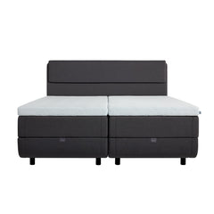 Kuvassa on 160 - 180 cm TEMPUR NORTH säätösänky grafiitinvärisellä Graphite-kangasverhoilulla ja TEMPUR Pro SmartCool -sijauspatjoilla, sekä mustalla jalkasarjalla.Kuvan sängynpääty myydään erikseen.
