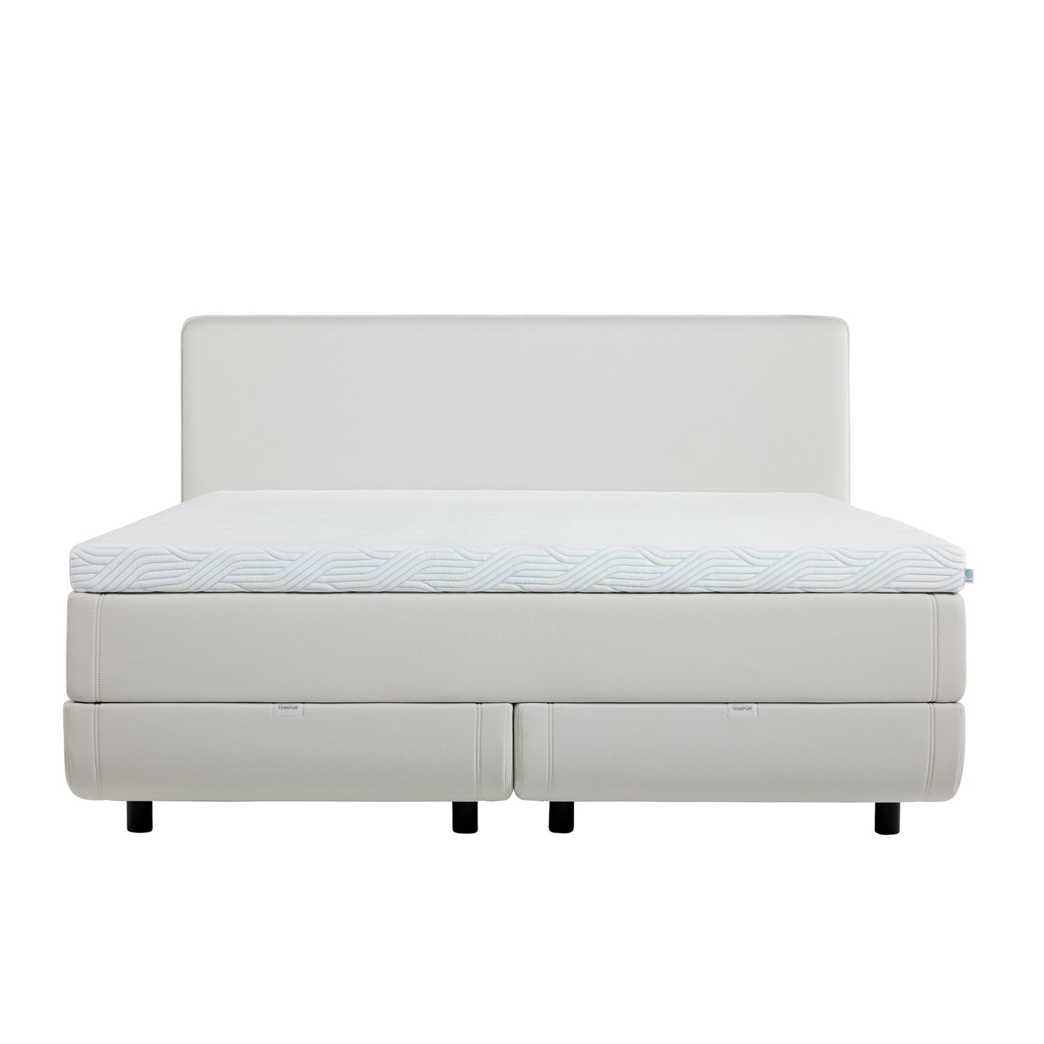 TEMPUR NORTH jenkkisänky vaalealla Ivory-kangasverhoilulla ja TEMPUR Pro SmartCool -sijauspatjalla, sekä mustalla jalkasarjalla. Kuvan sängynpääty myydään erikseen.