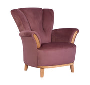 Tuulia-nojatuoli viininpunaisella Monolith 63 -verhoilulla ja luonnonvärisillä tammipuuosilla.