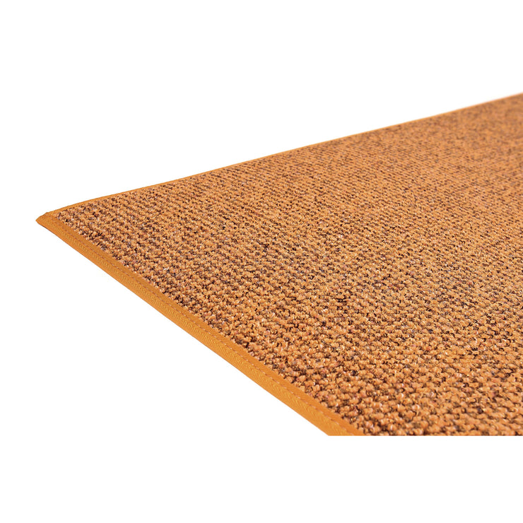 Sileäksi kudottu Tweed-matto on kestävä ja helppohoitoinen. Kuvassa on keltainen matto.