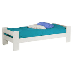 Valkoinen Unipuu-sarjan lastensänky. Patja ja petivaatteet myydään erikseen.