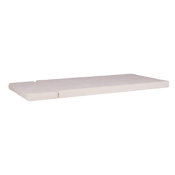 Kauniisti kuvioitu Unipuun jatkettava patja on kooltaan 75 x 140 cm vaahtomuovipatja, jota voidaan jatkaa kahdella erikseen myytävällä 30 cm jatkopalalla 200 cm asti. Patjan korkeus on 7 cm. Kuvan jatkopala myydään erikseen.